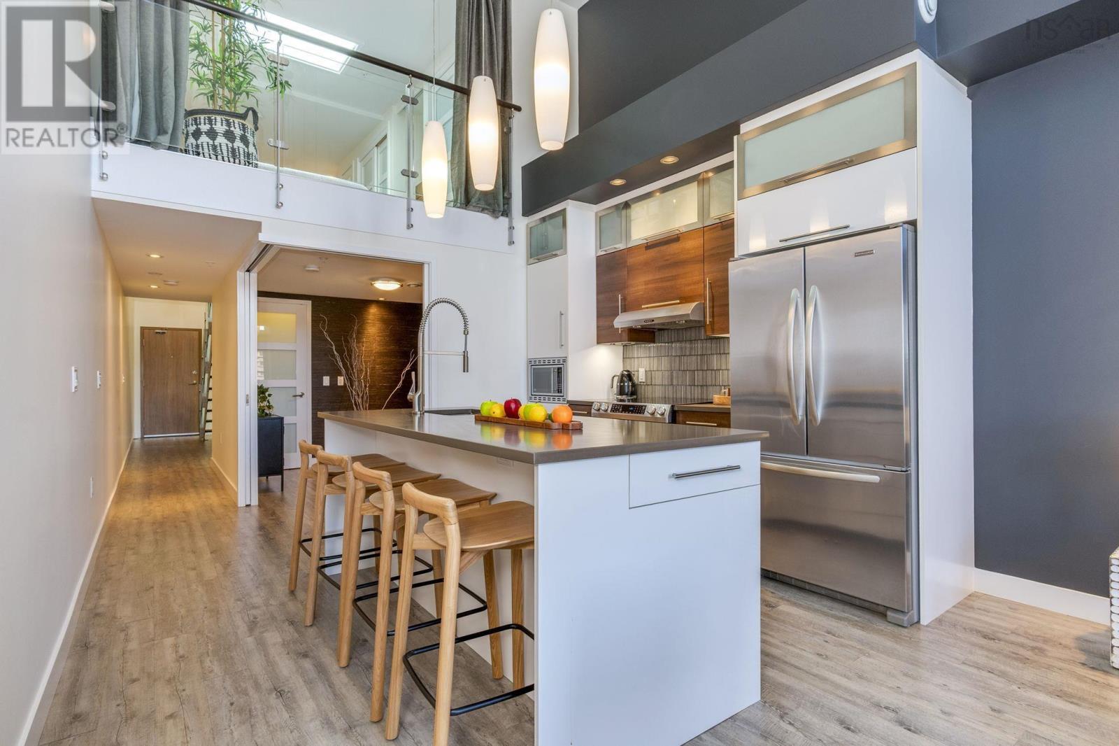 Property 34 of 43 of 308 5662 Roberts Street