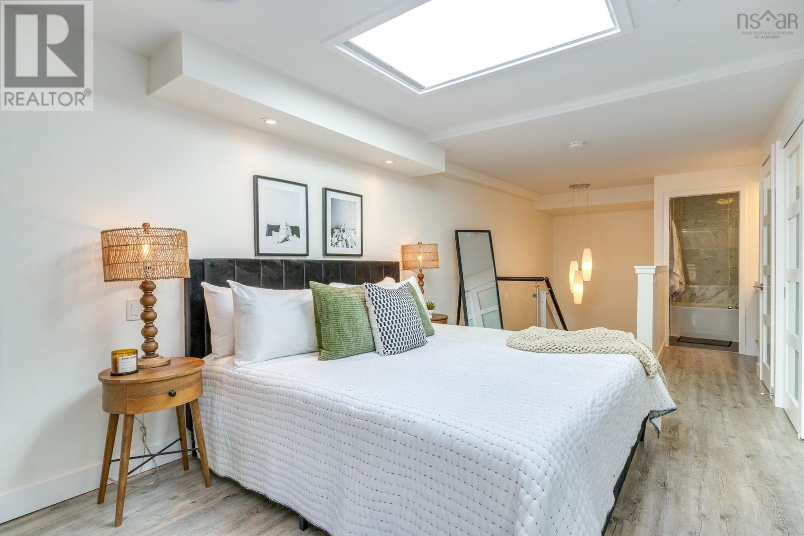 Property 29 of 43 of 308 5662 Roberts Street