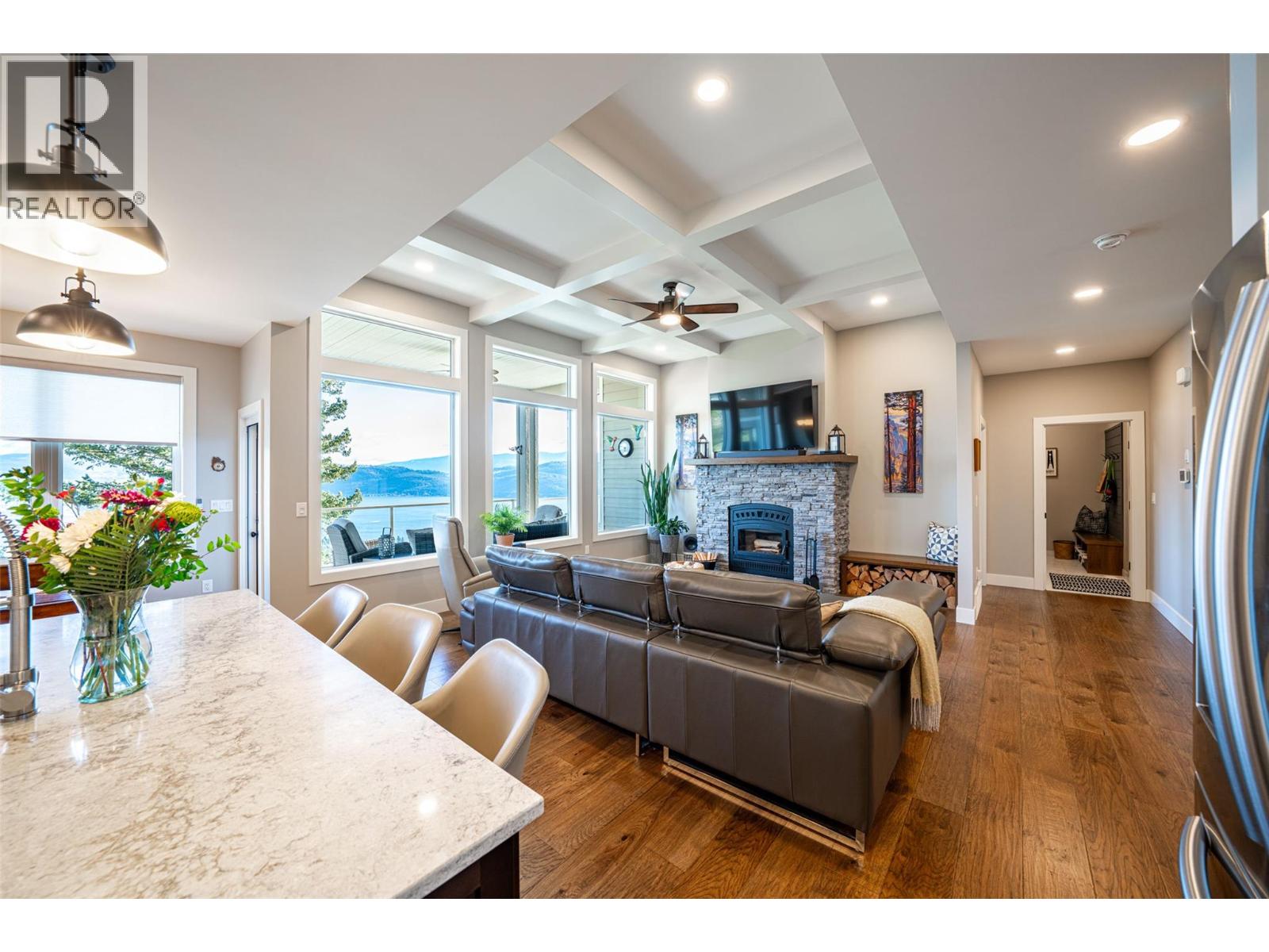 132 CROWN CRESCENT - 25