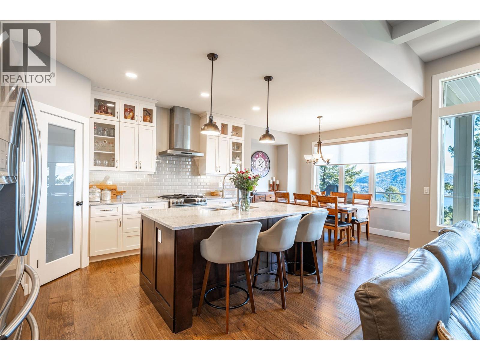 132 CROWN CRESCENT - 15