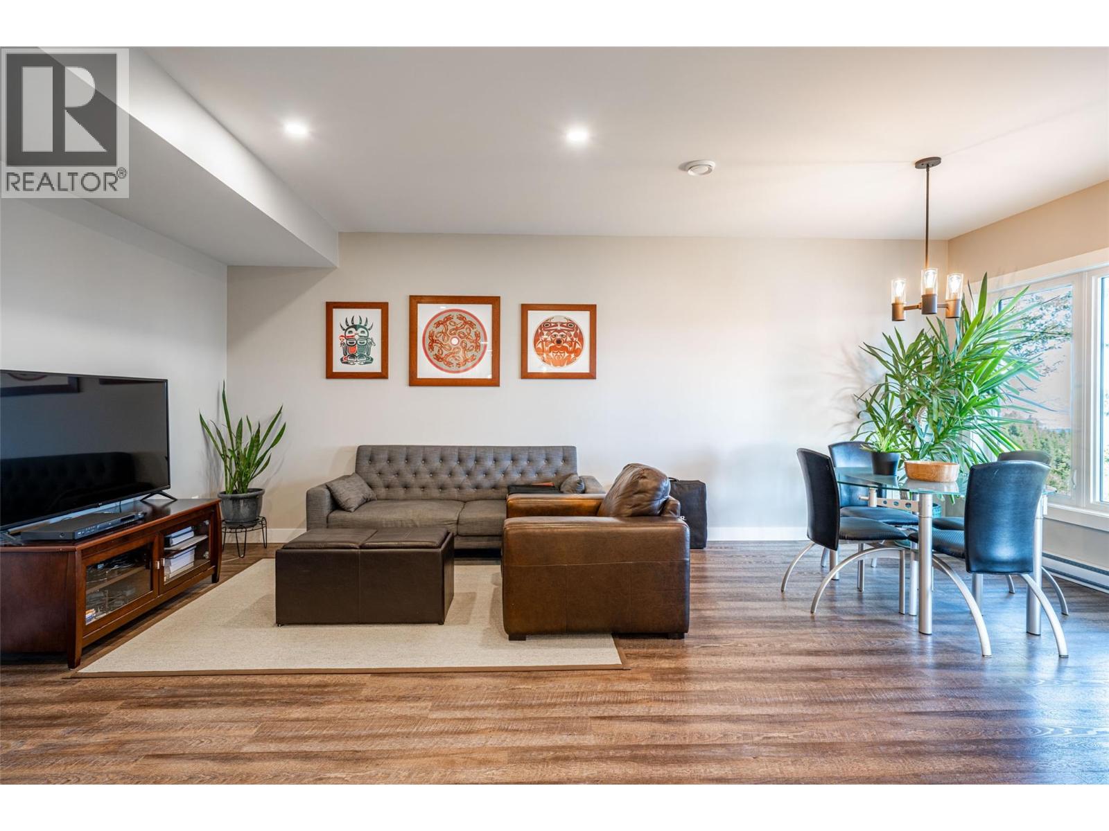 132 CROWN CRESCENT - 62