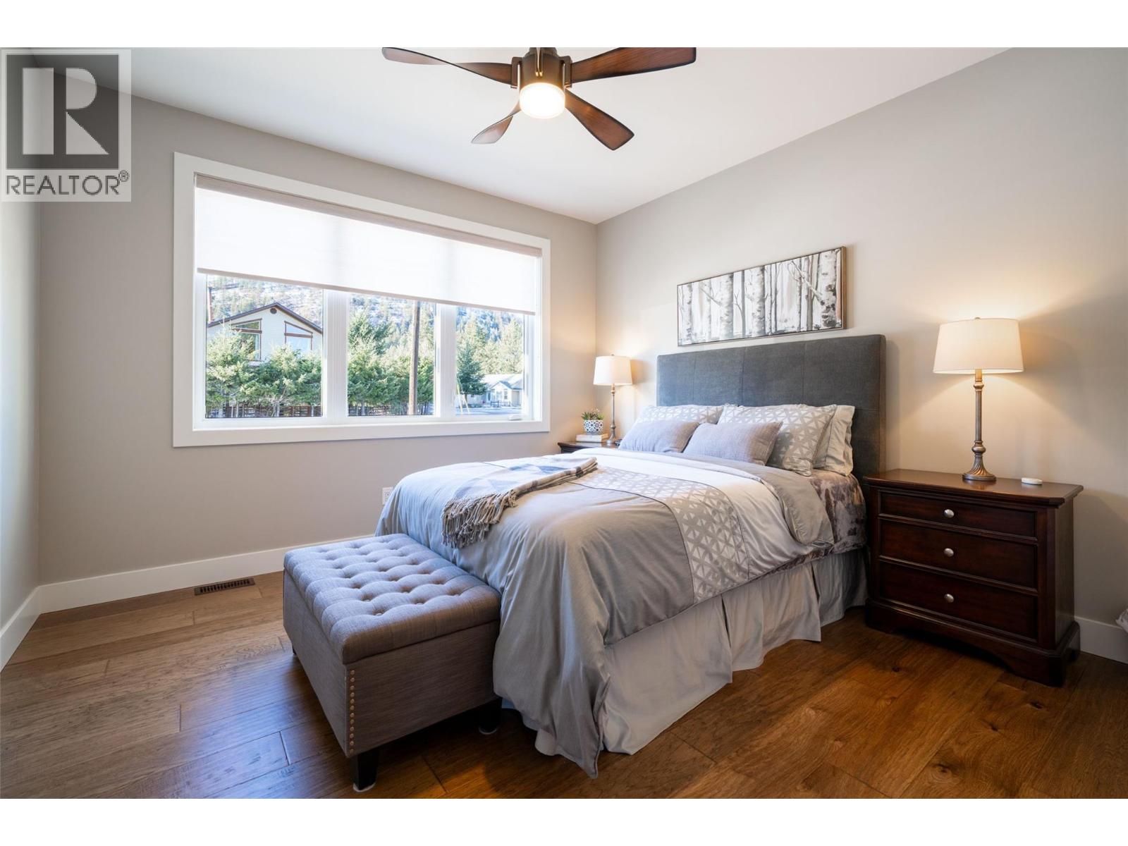 132 CROWN CRESCENT - 43