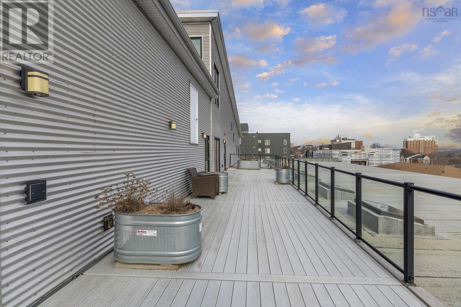 Property 30 of 43 of 308 5662 Roberts Street