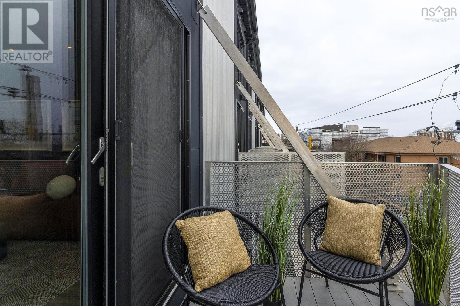 Property 32 of 43 of 308 5662 Roberts Street