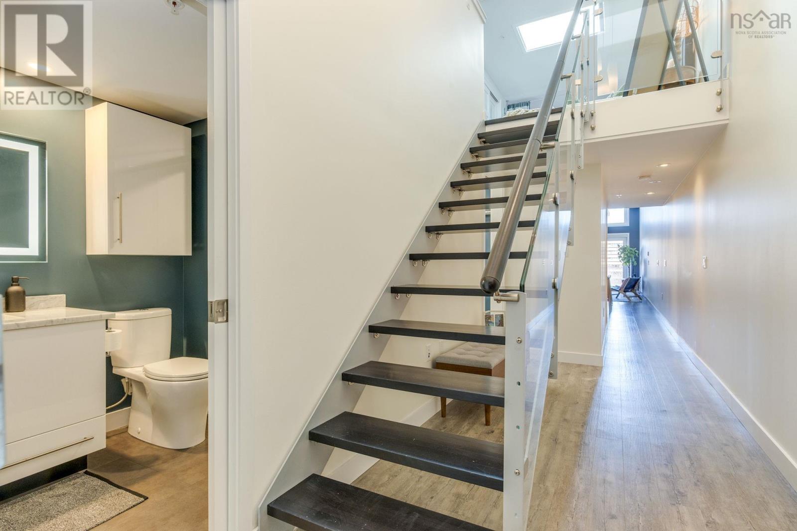 Property 36 of 43 of 308 5662 Roberts Street