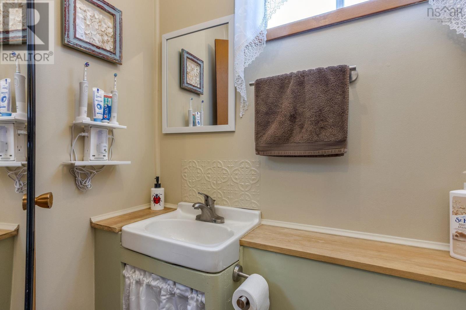 Property 22 of 46 of 35 Pleasant Street