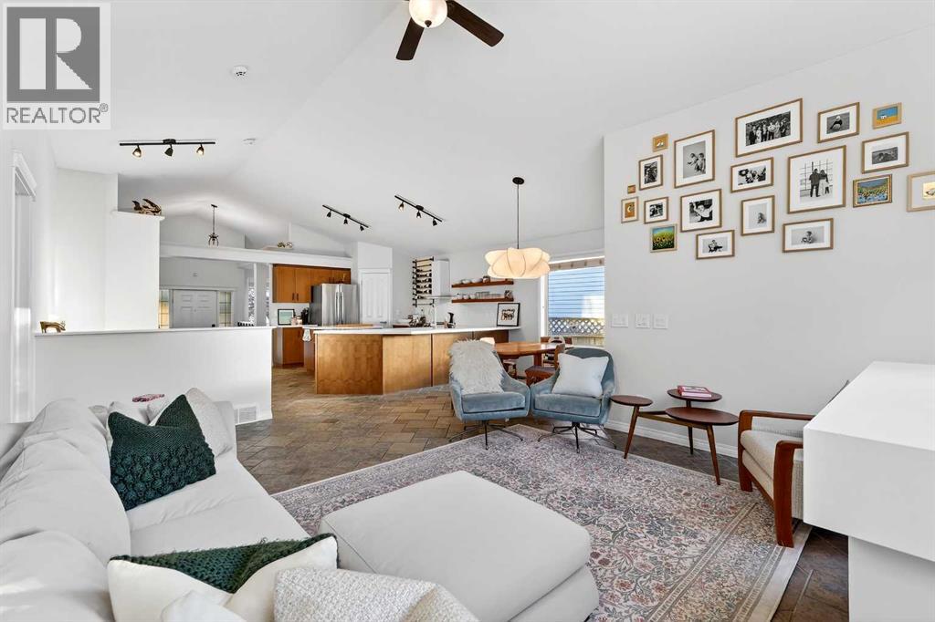 Single Family House Bungalow for Sale in  Douglasdale Boulevard SE Douglasdale/Glen Calgary 