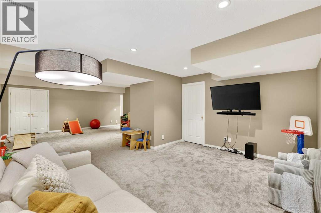 Single Family House Bungalow for Sale in  Douglasdale Boulevard SE Douglasdale/Glen Calgary 