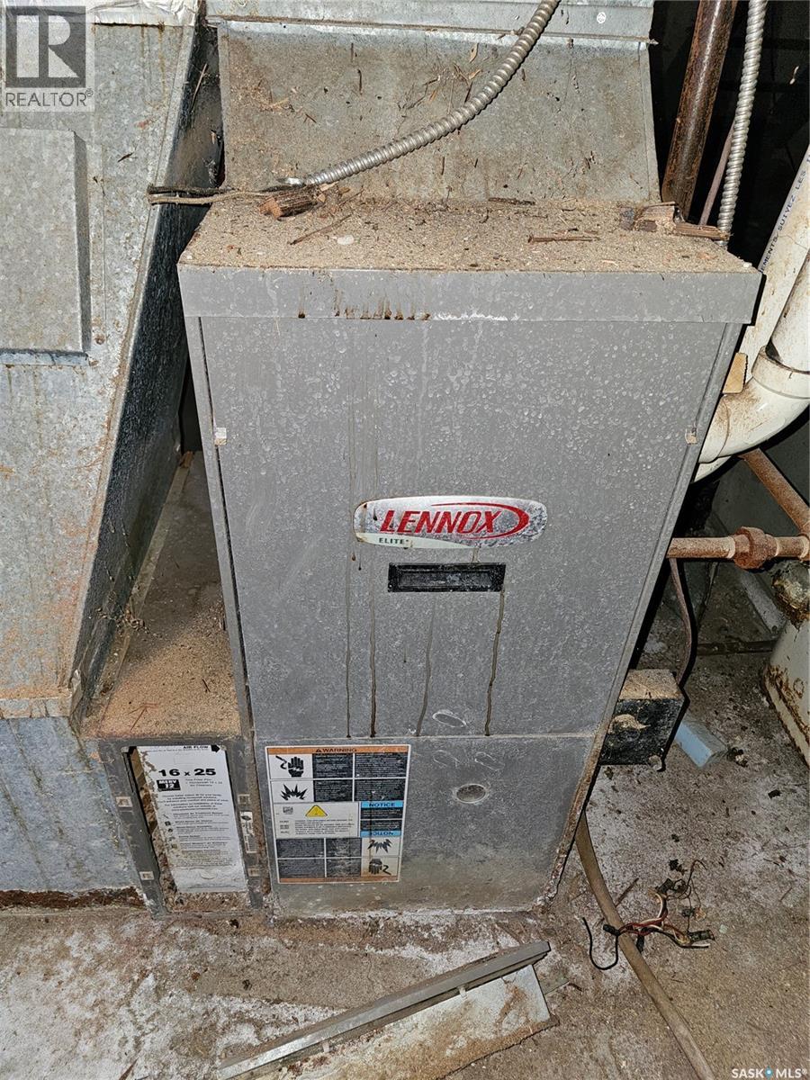 1038 VETERANS AVENUE - 11