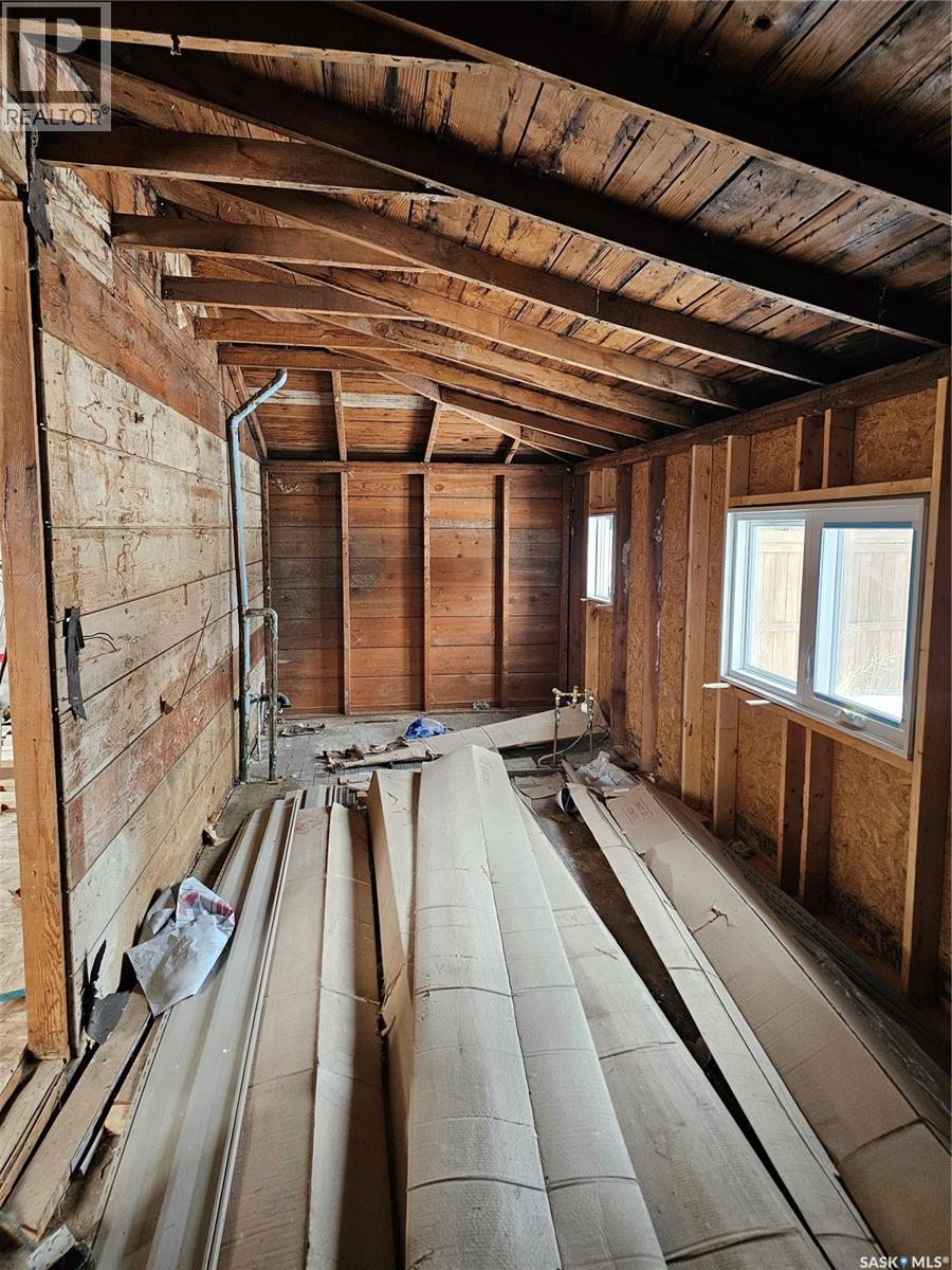 1038 VETERANS AVENUE - 16