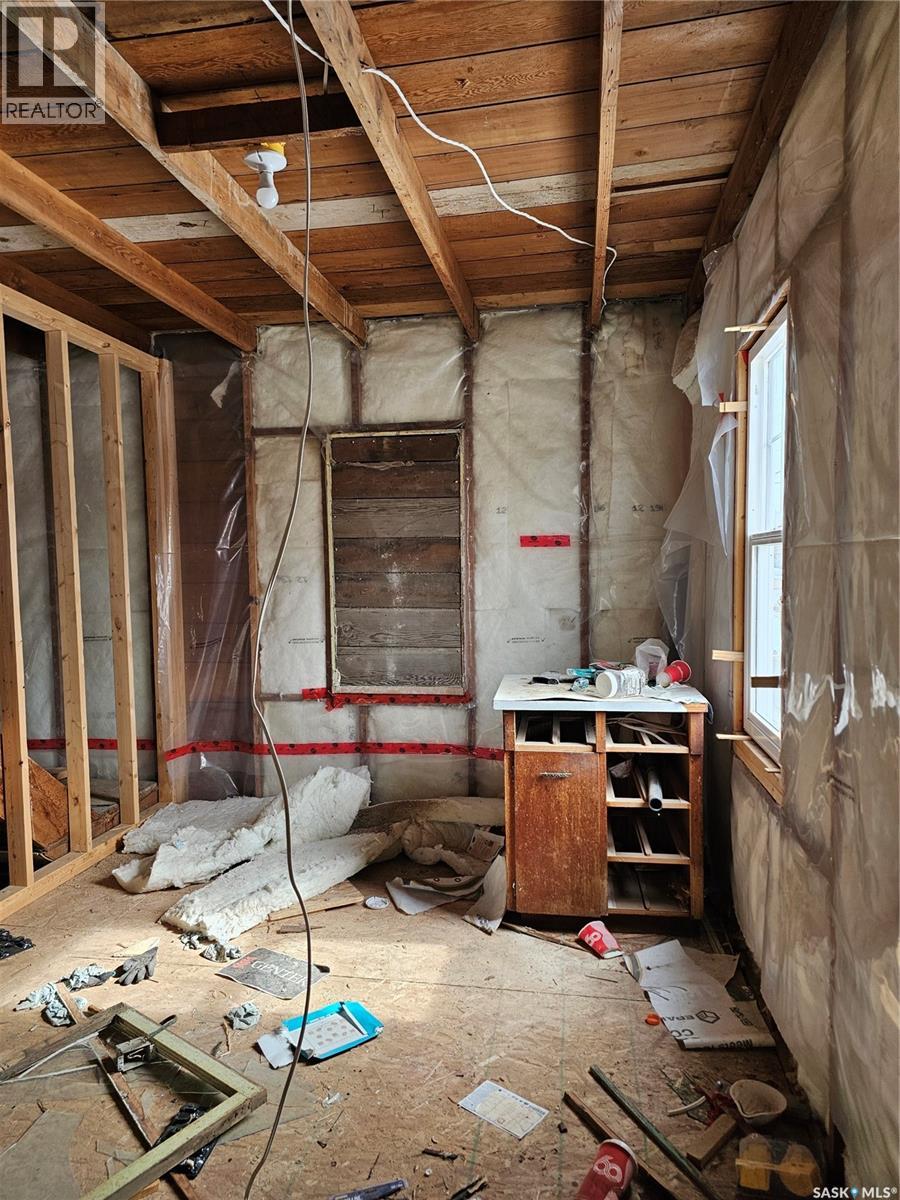 1038 VETERANS AVENUE - 20