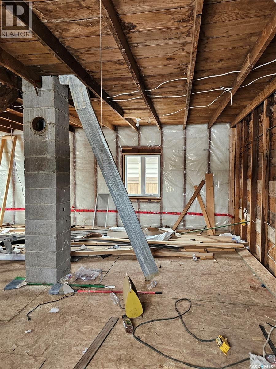 1038 VETERANS AVENUE - 23