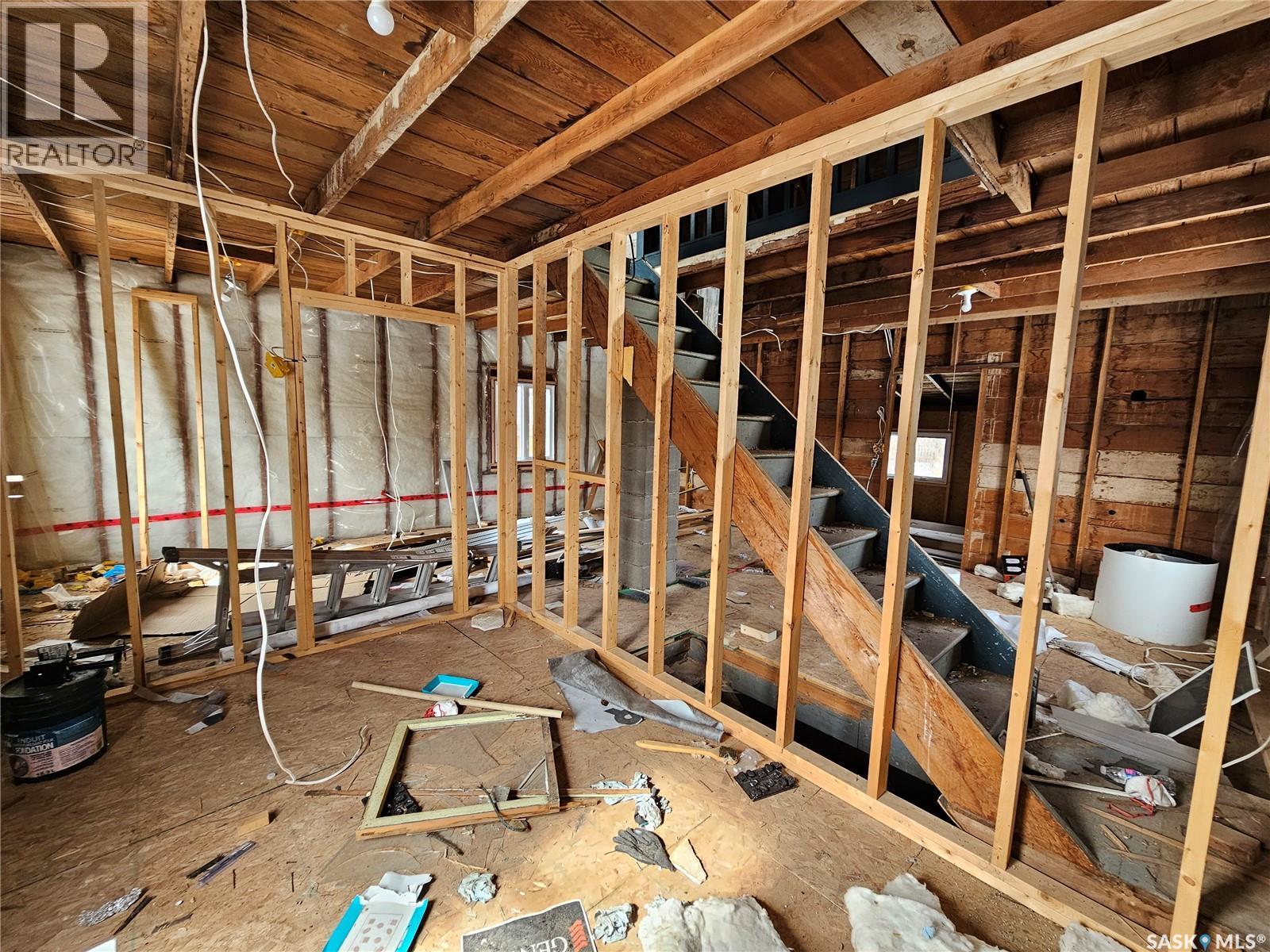 1038 VETERANS AVENUE - 24