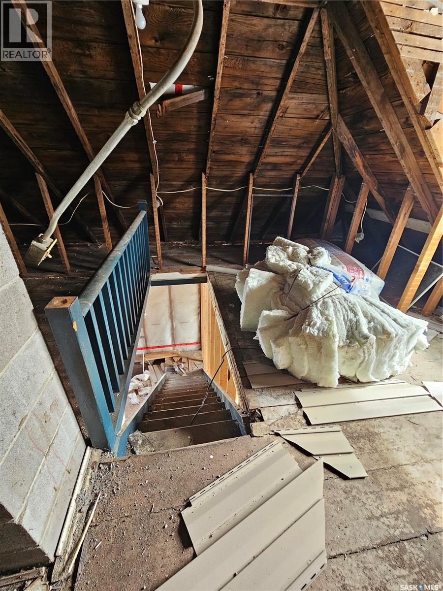 1038 VETERANS AVENUE - 27