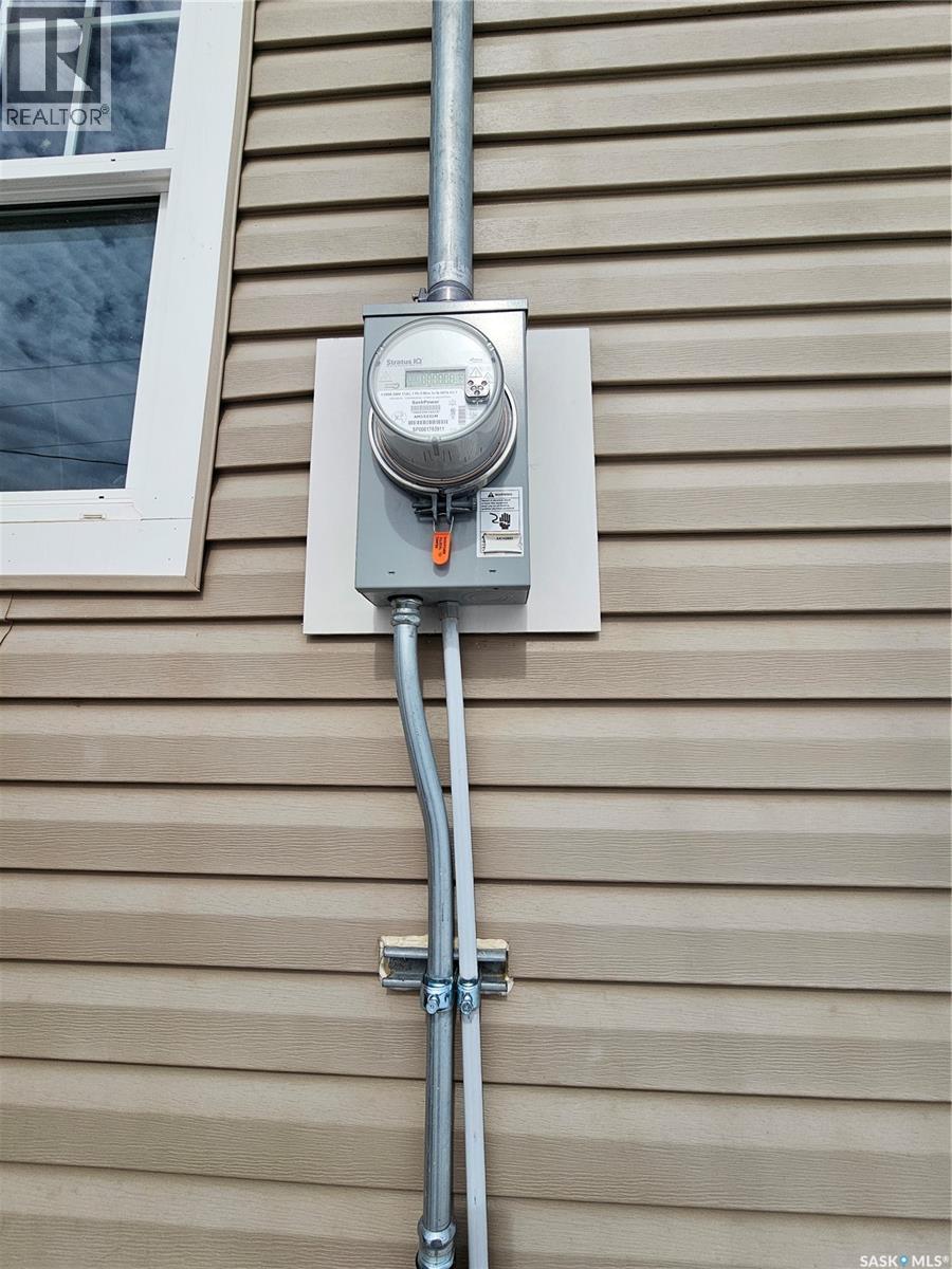 1038 VETERANS AVENUE - 9