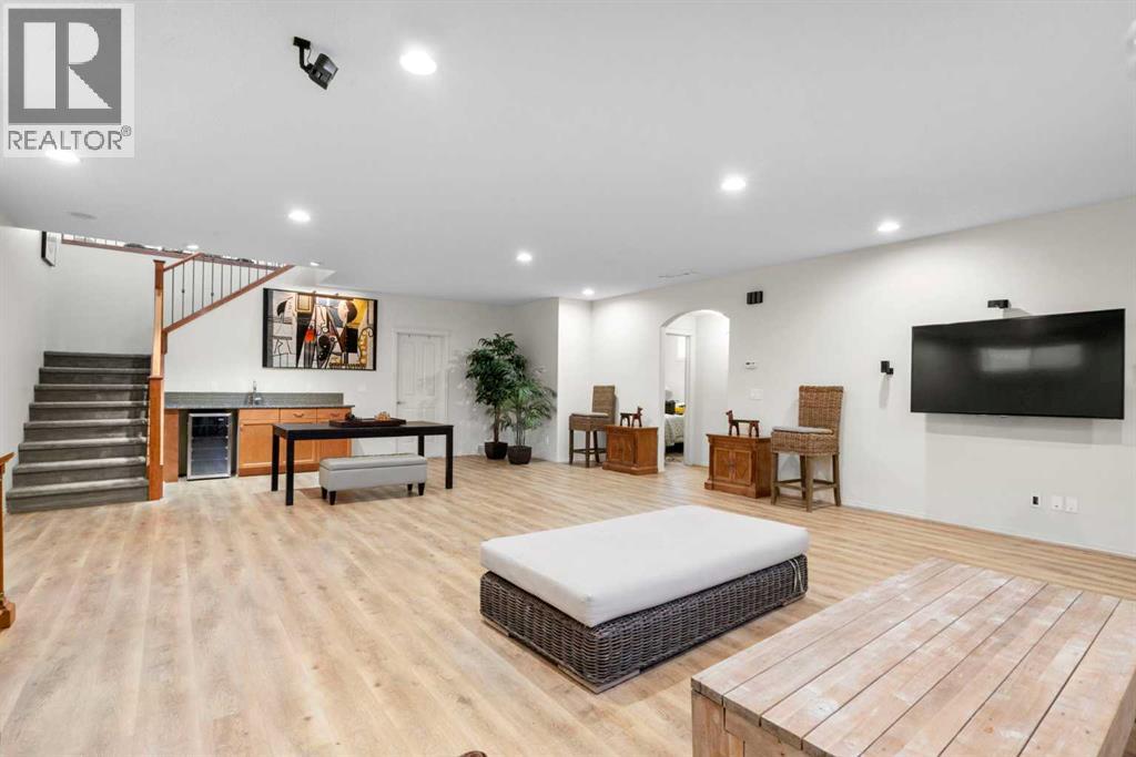 385 Discovery Ridge Boulevard SW, Calgary, Alberta