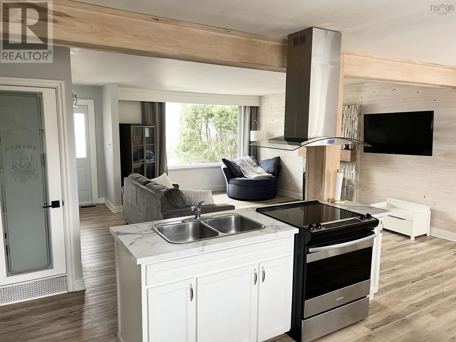 Property 14 of 35 of 73 MACKILLOP