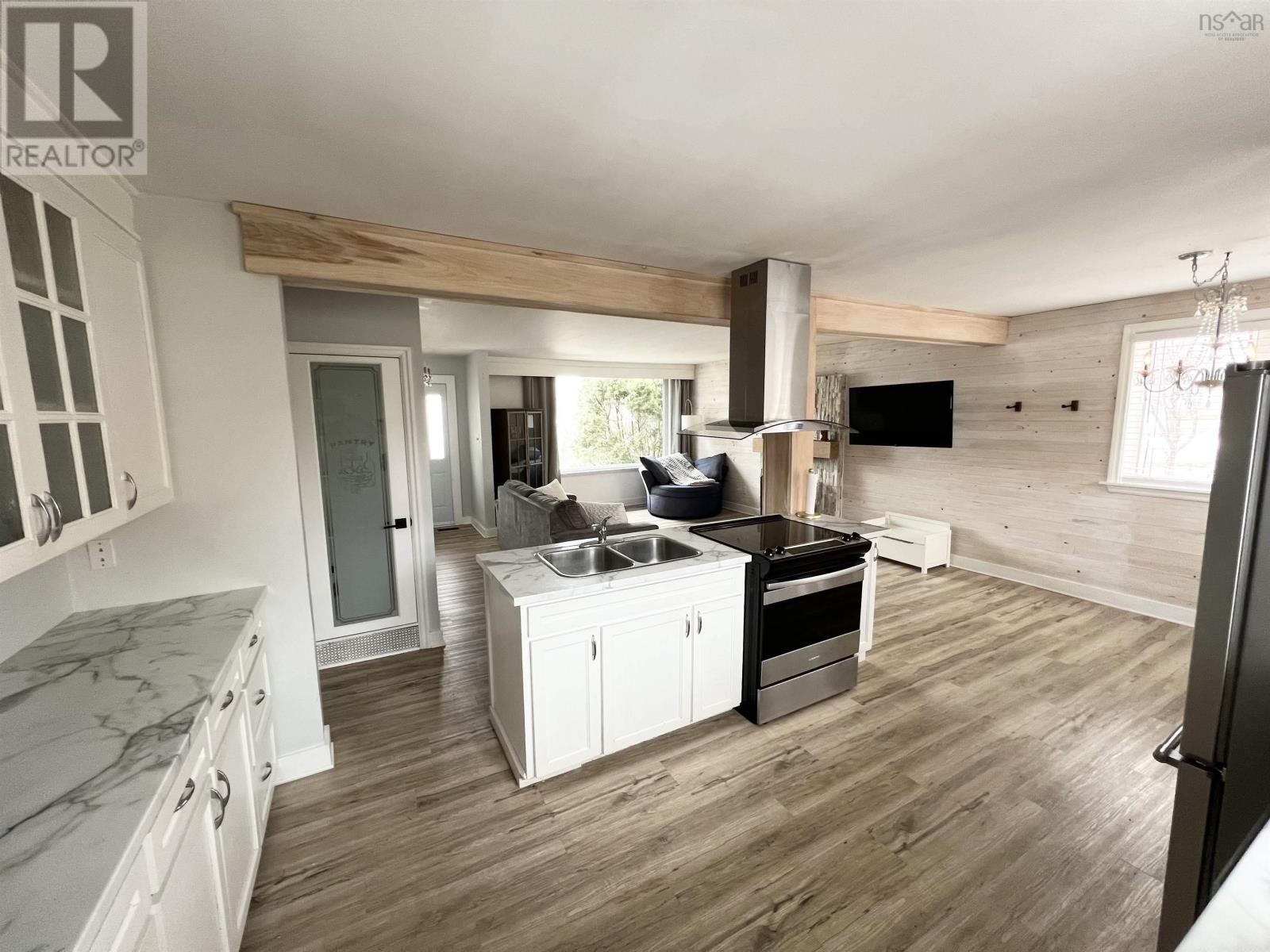 Property 18 of 35 of 73 MACKILLOP