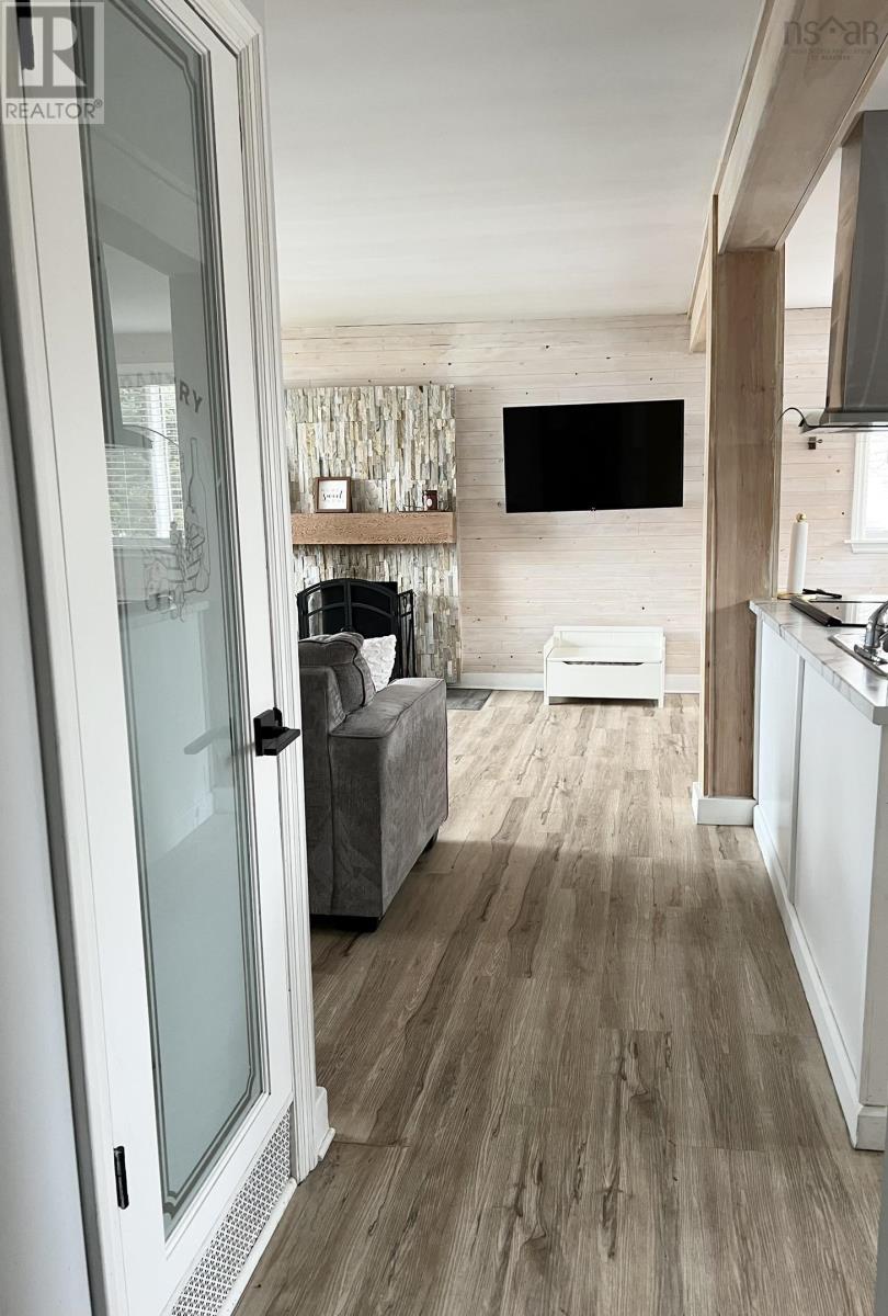 Property 21 of 35 of 73 MACKILLOP