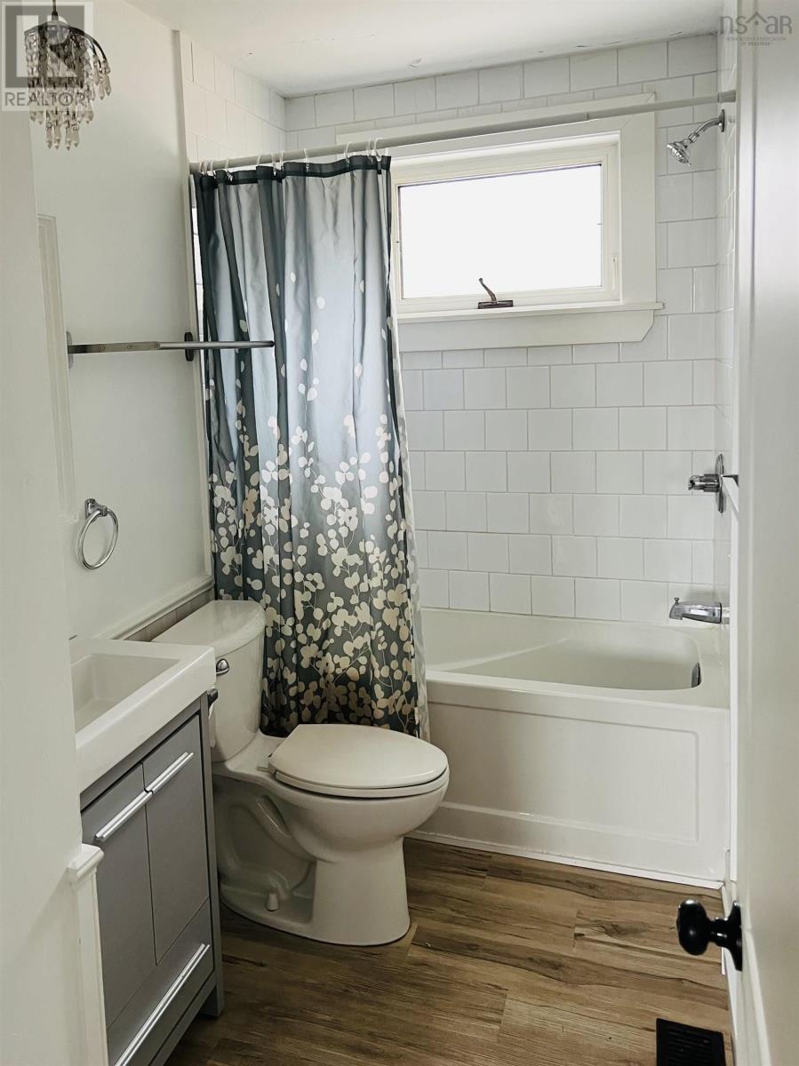 Property 33 of 35 of 73 MACKILLOP