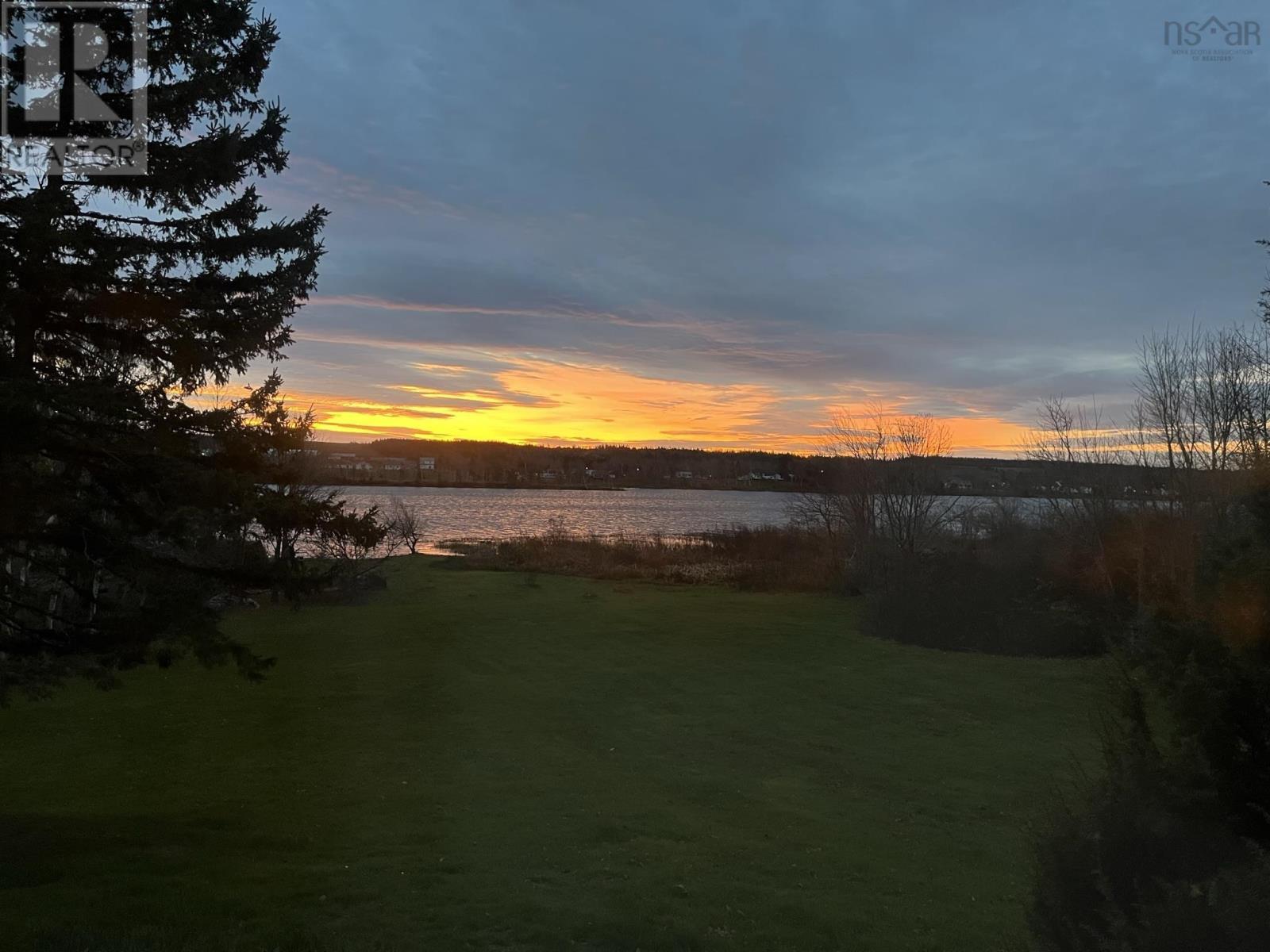 Property 12 of 35 of 73 MACKILLOP