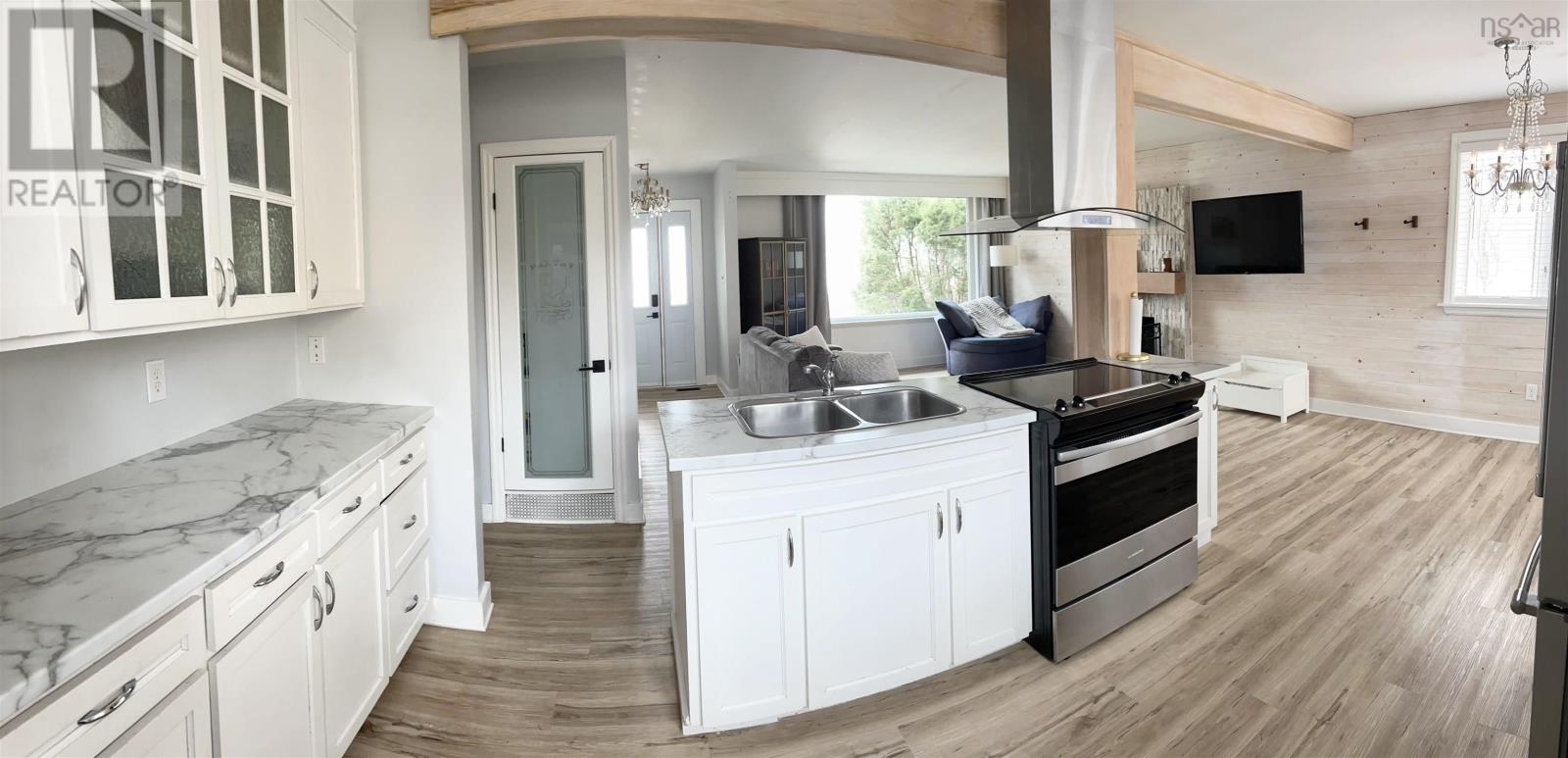 Property 24 of 35 of 73 MACKILLOP