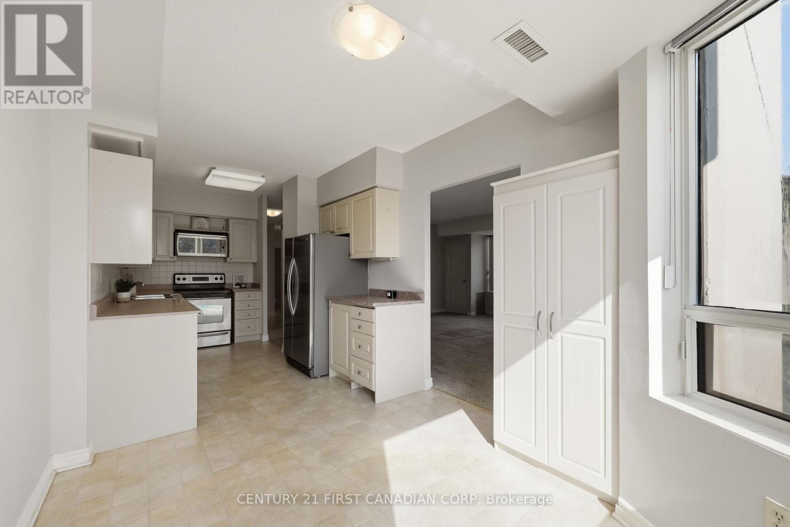 #306 744 WONDERLAND ROAD S - 11
