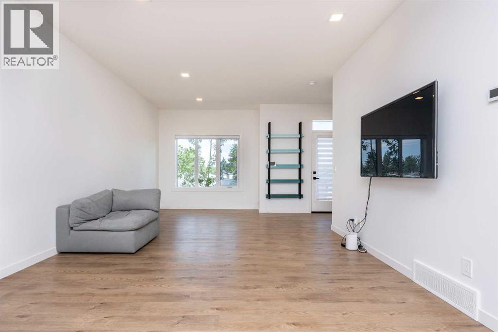 Single Family House for Sale in  Greenbriar Common NW Greenwood/Greenbriar Calgary 