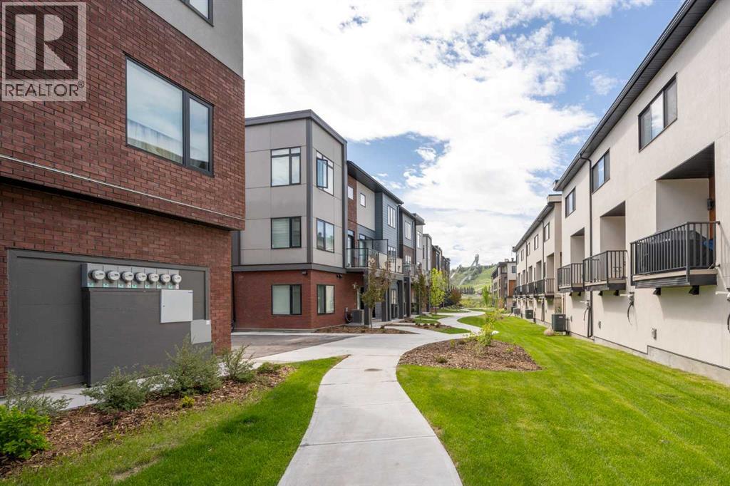 Single Family House for Sale in  Greenbriar Common NW Greenwood/Greenbriar Calgary 