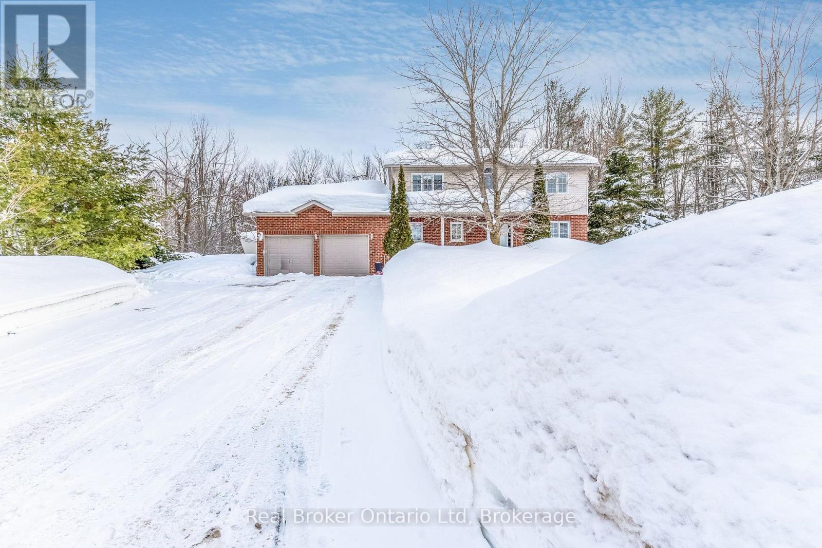 9 BOYD CRESCENT - 1