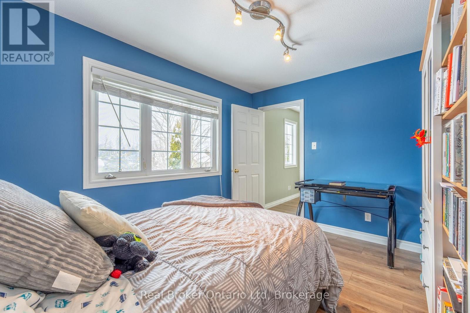 9 BOYD CRESCENT - 21