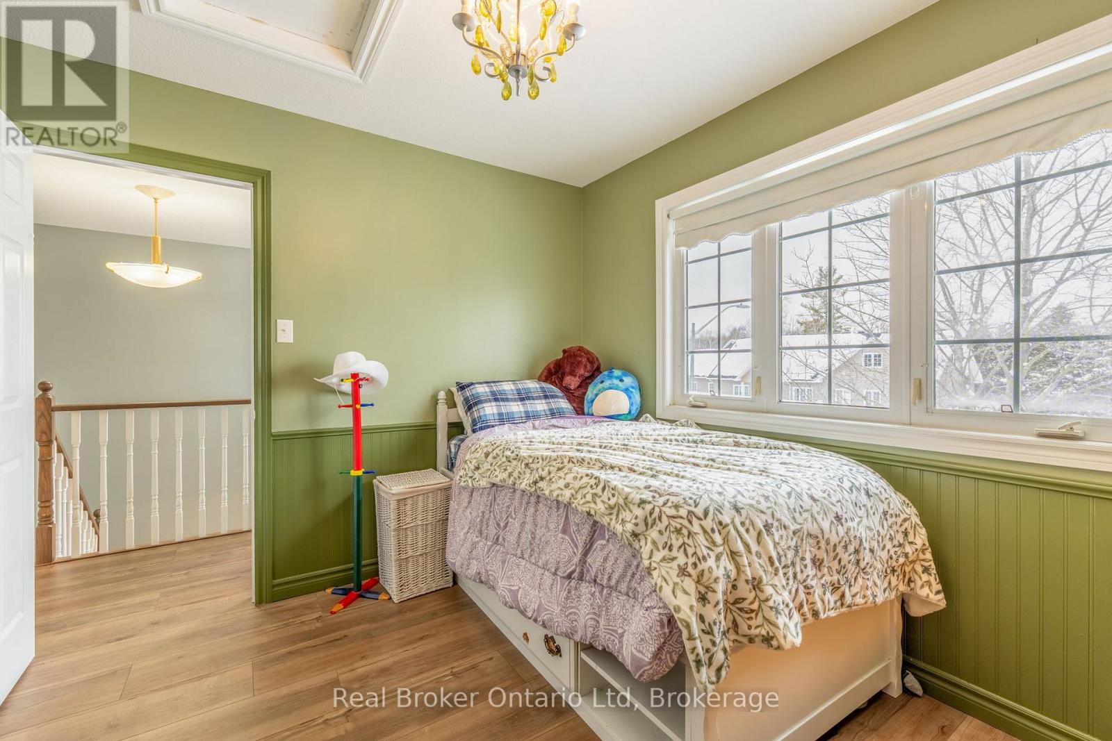 9 BOYD CRESCENT - 24