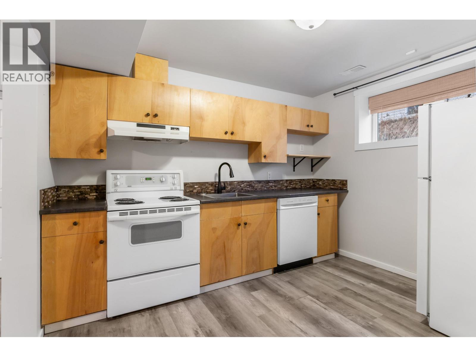 2129 MCINTOSH ROAD - 20