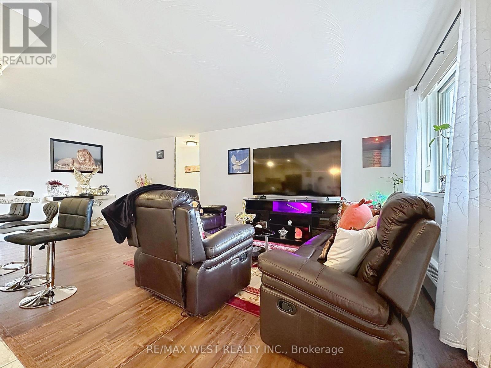 #206 800 KENNEDY ROAD - 5