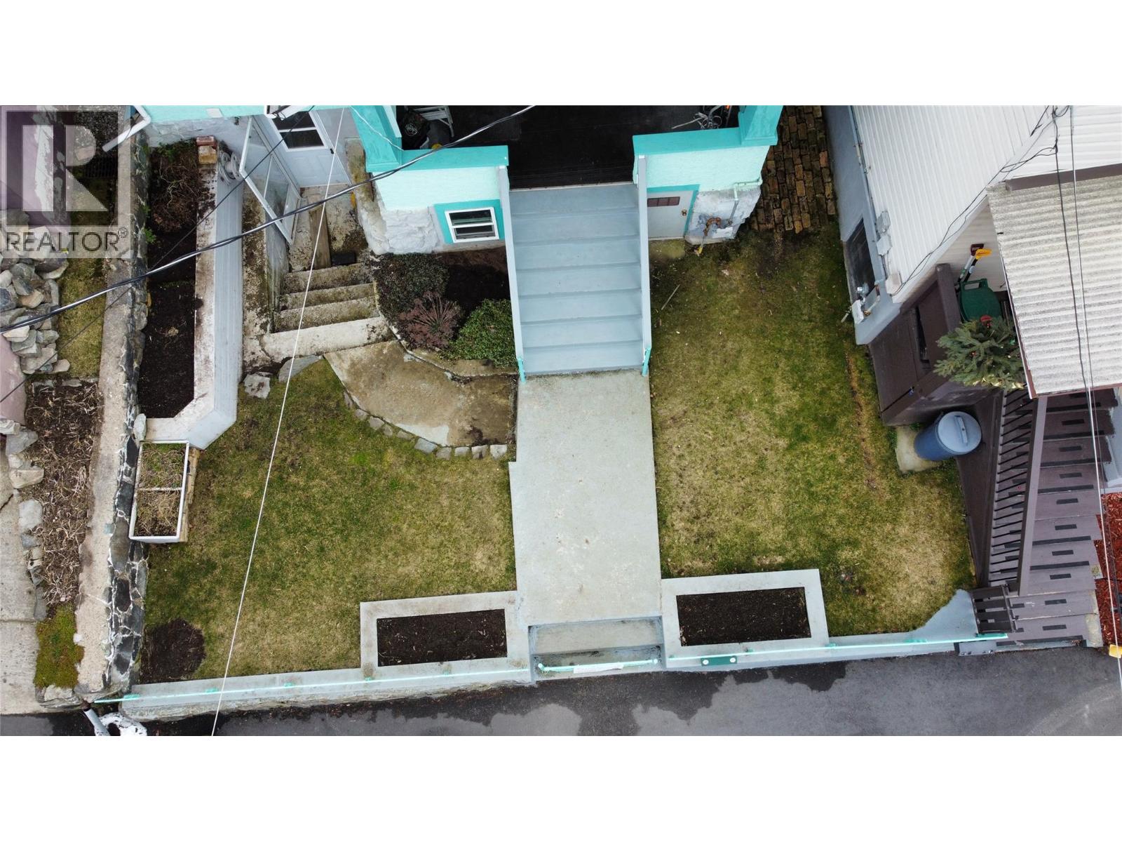 2140 Daniel Street, Trail