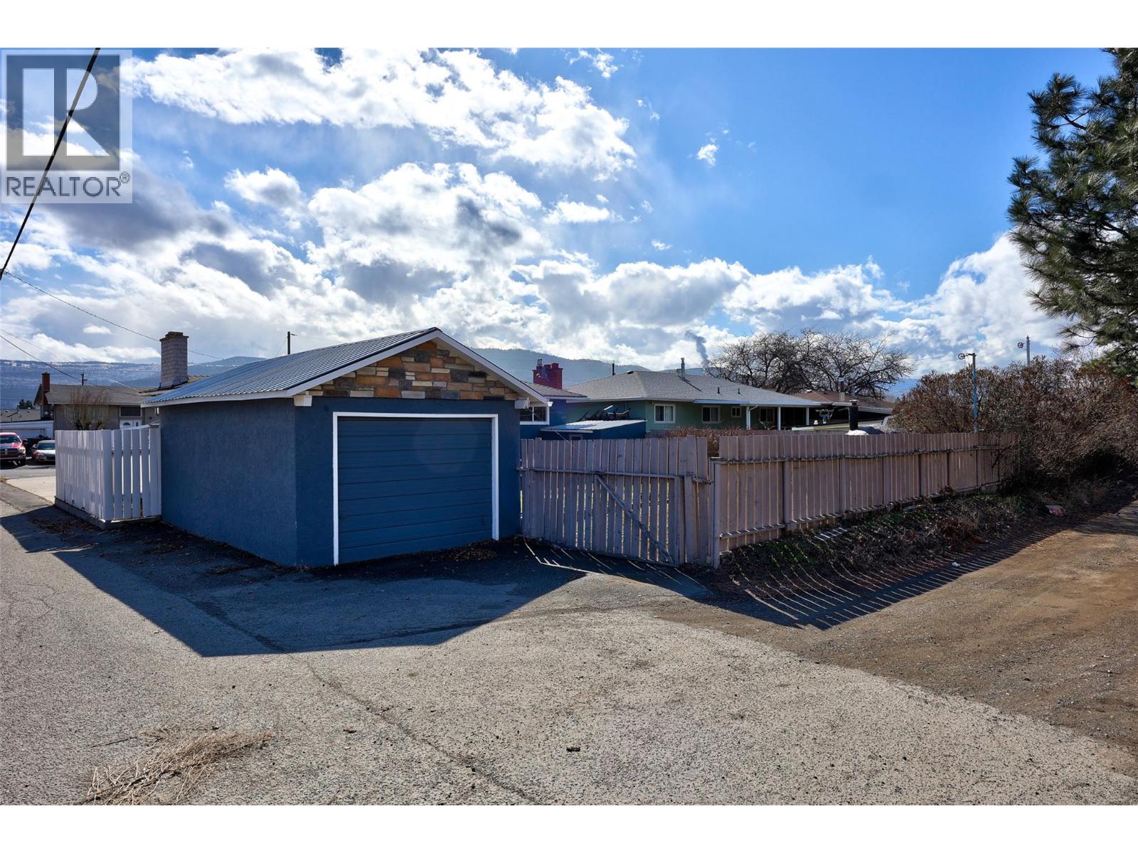  824 Sudbury Avenue, Kamloops