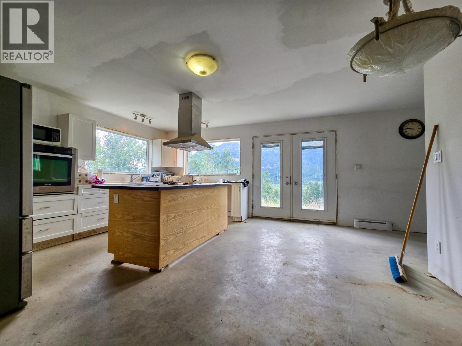  4772 Crescentwood Drive, Edgewater