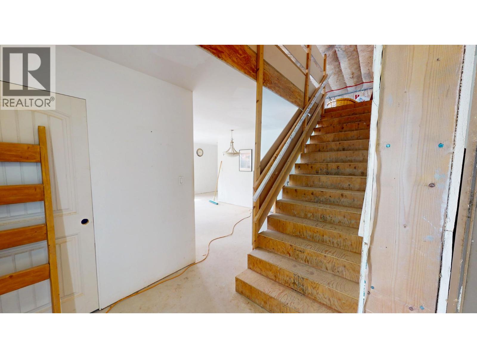  4772 Crescentwood Drive, Edgewater