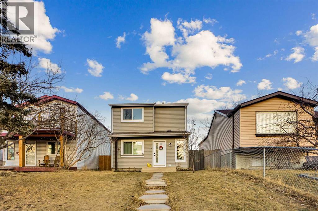 Single Family House for Sale in  Abingdon Crescent NE Abbeydale Calgary 
