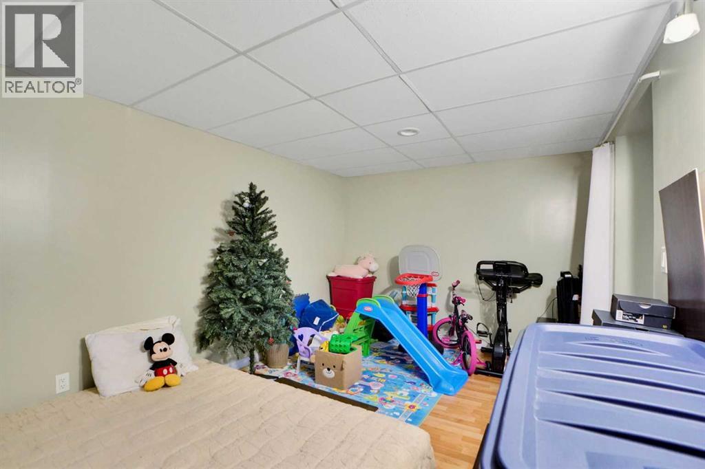 Single Family House for Sale in  Abingdon Crescent NE Abbeydale Calgary 