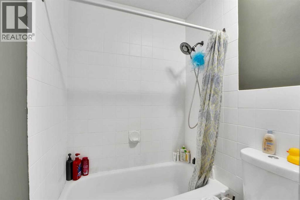 Single Family House for Sale in  Abingdon Crescent NE Abbeydale Calgary 