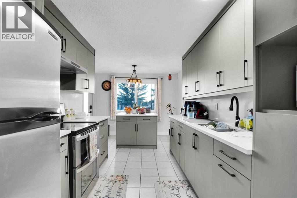 Single Family House for Sale in  Abingdon Crescent NE Abbeydale Calgary 