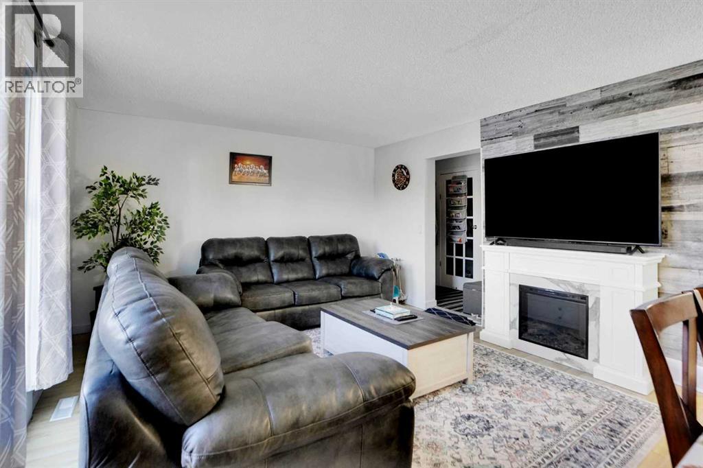 Single Family House for Sale in  Abingdon Crescent NE Abbeydale Calgary 