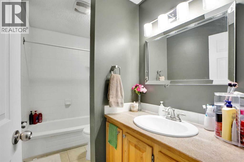 Single Family House for Sale in  Abingdon Crescent NE Abbeydale Calgary 