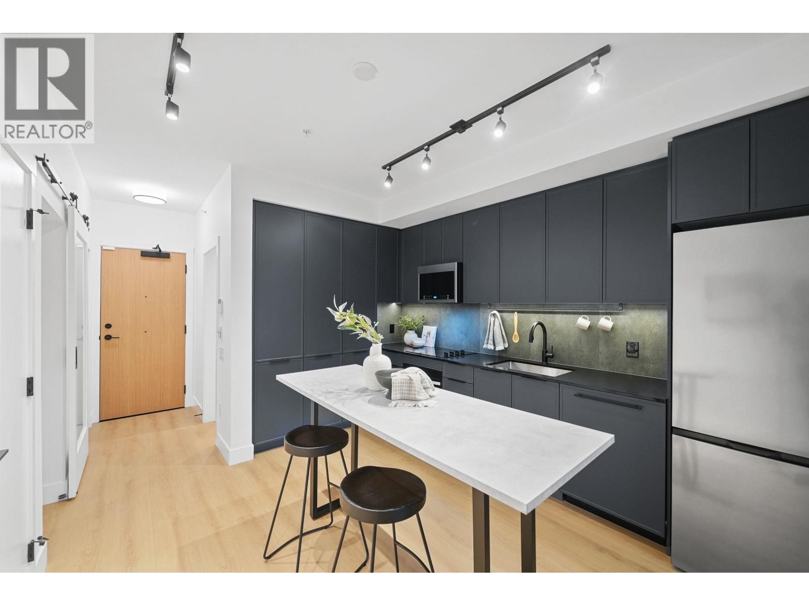 205 3055 MURRAY Street - photo 2