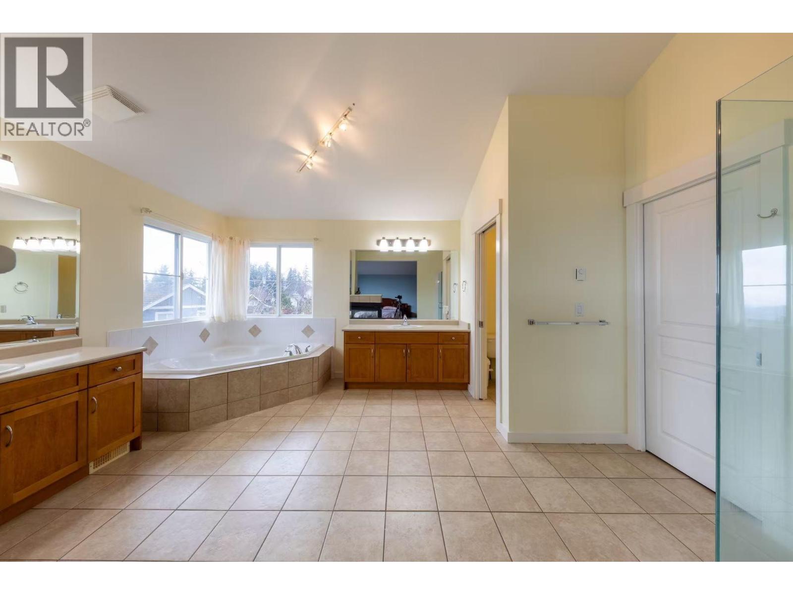 23 FERNWAY DRIVE, Port Moody