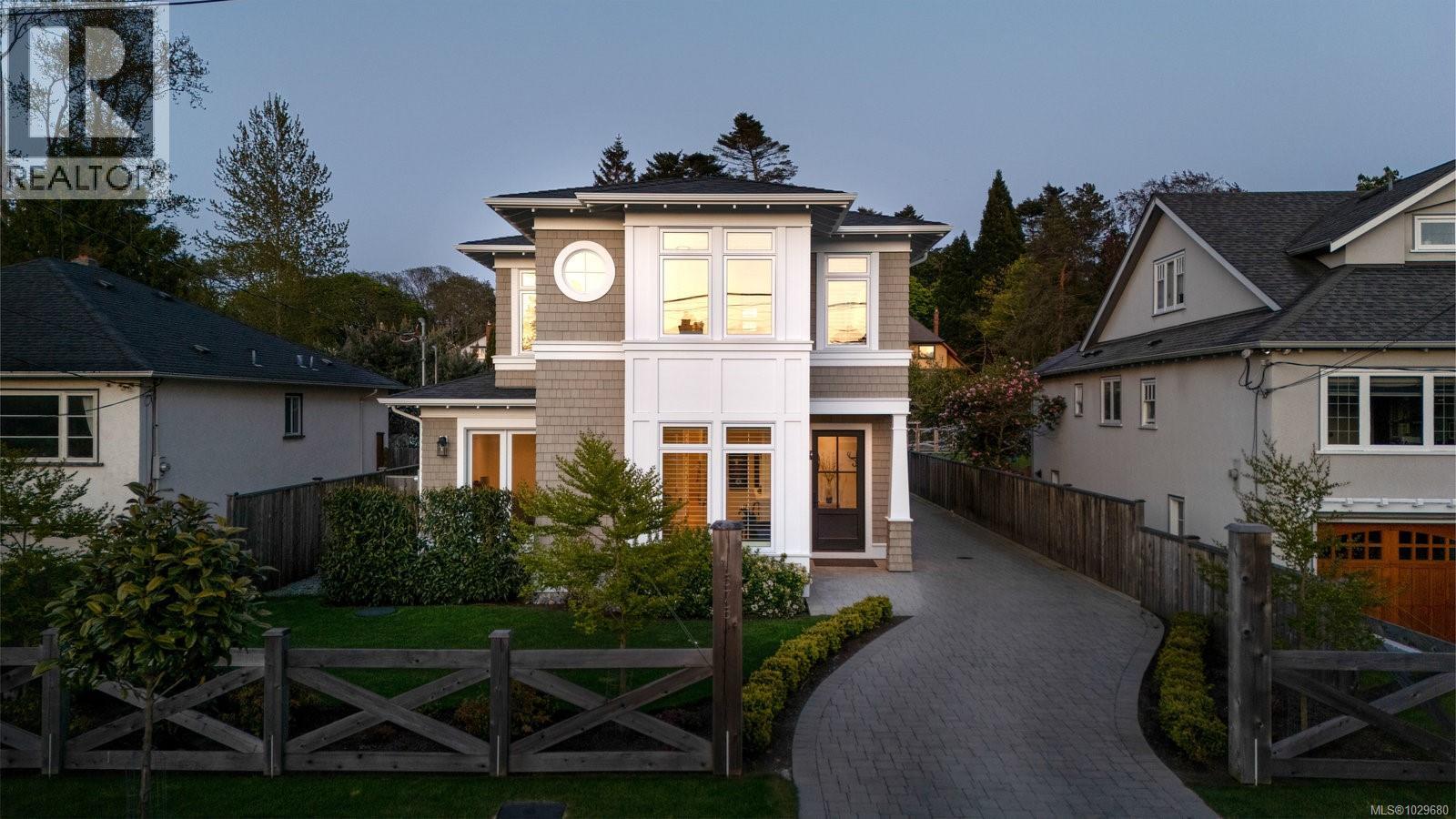  575 St. Patrick Street, Oak Bay