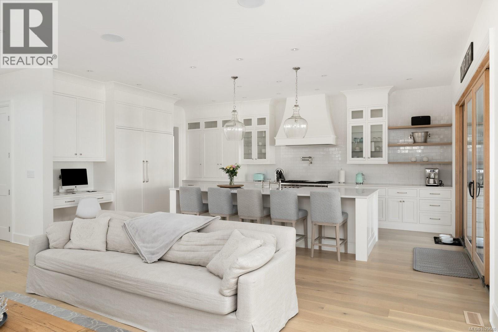  575 St. Patrick Street, Oak Bay