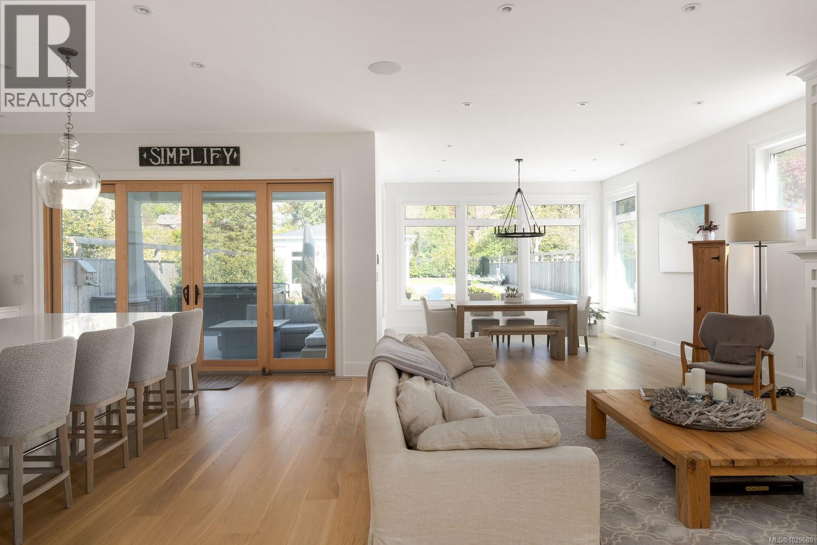  575 St. Patrick Street, Oak Bay