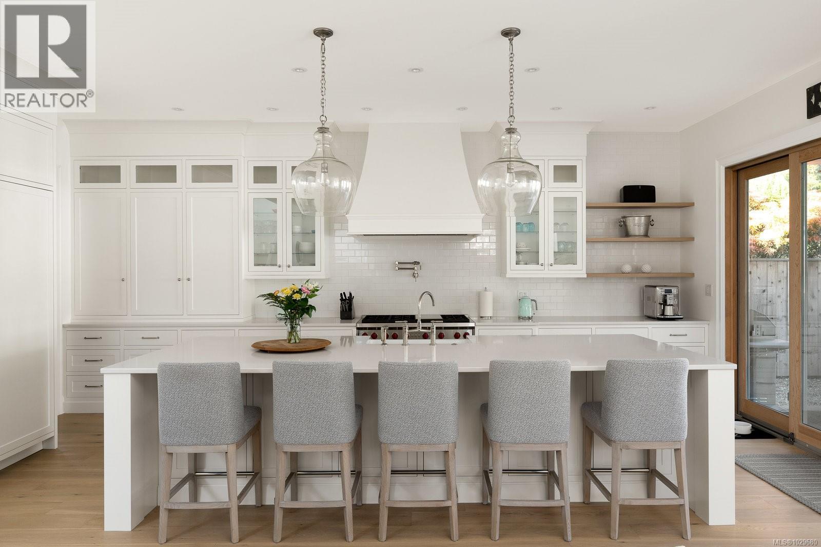  575 St. Patrick Street, Oak Bay